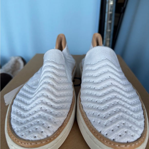 Ugg - Picture 3 of 6